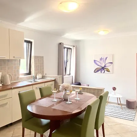 Apartment La Perla Mlini